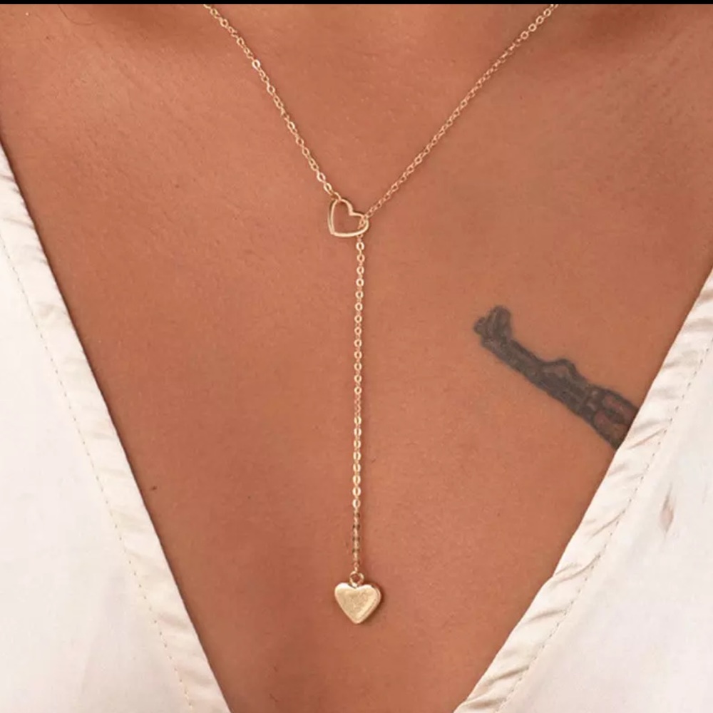 🦋NWOT golden heart necklace